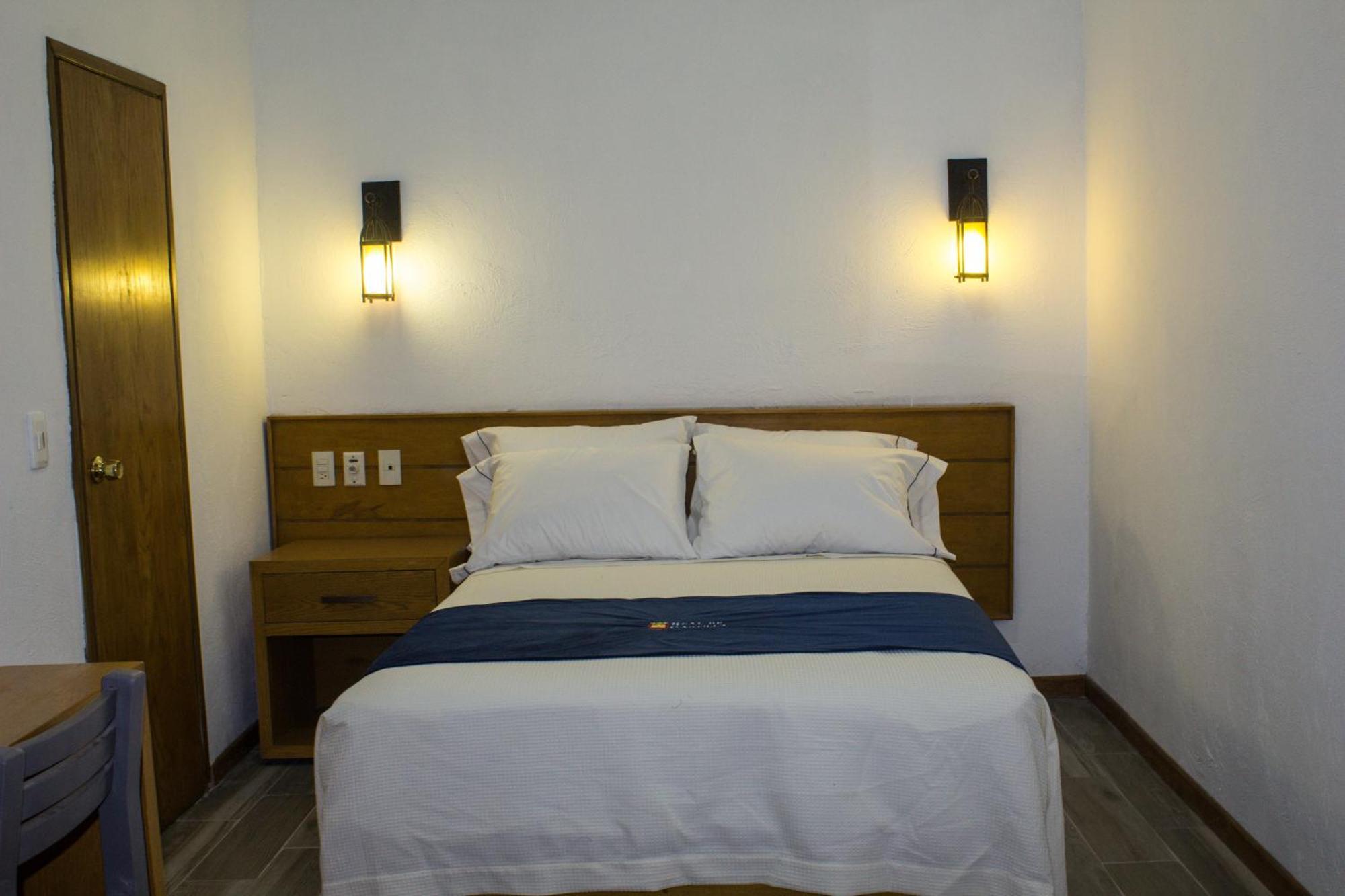 Hotel Real De Castilla Colonial Guadalajara Phòng bức ảnh